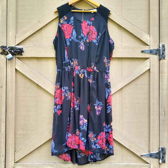 Black Rainn Dresses & Skirts - Black Rainn Sleeveless Hi Low Floral Dress